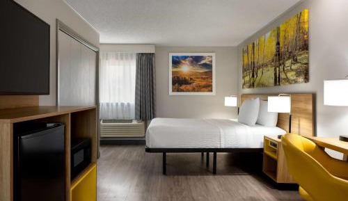 Deluxe Queen Room - Non-Smoking