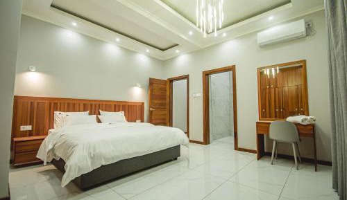 Three-Bedroom Deluxe Apartment