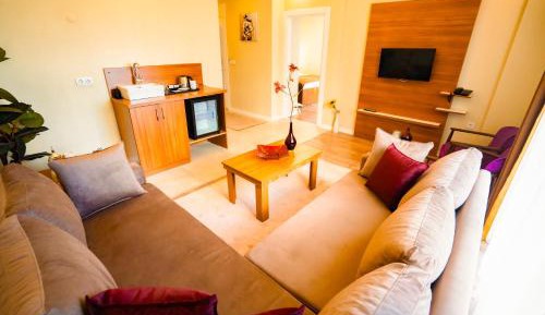 Queen Suite with Spa Bath