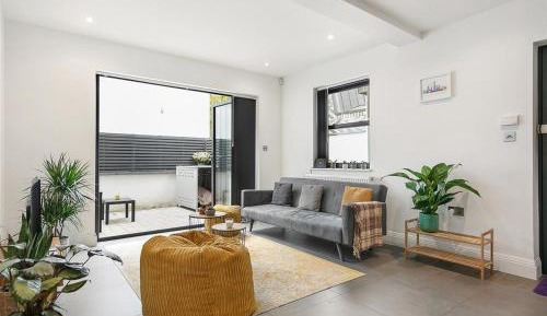 One-Bedroom Apartment with Terrace