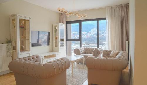 Two-Bedroom Apartment with Mountain View