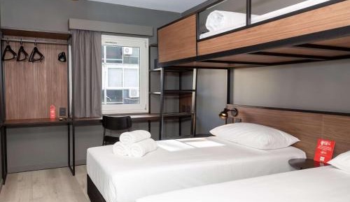 Standard Room With Three Single Beds