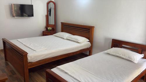 Deluxe Double Room (2 Adults + 1 Child)