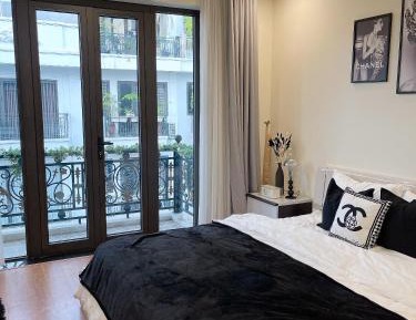 Deluxe One-Bedroom Apartment with City View