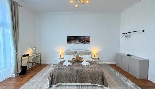 Queen Room with Shared Bathroom