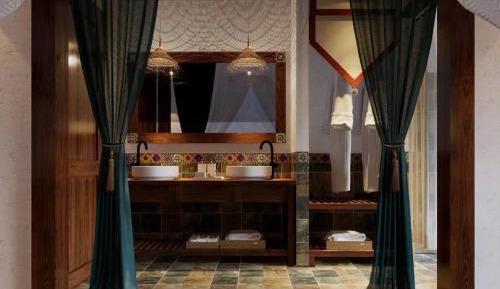 Suite with Hot Tub