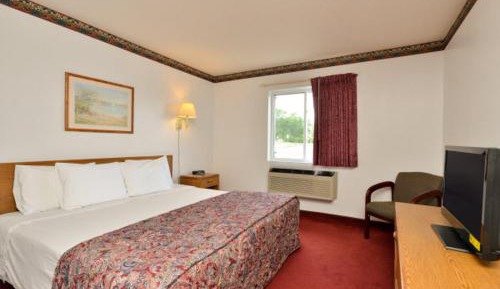 1 King Bed Non Smoking