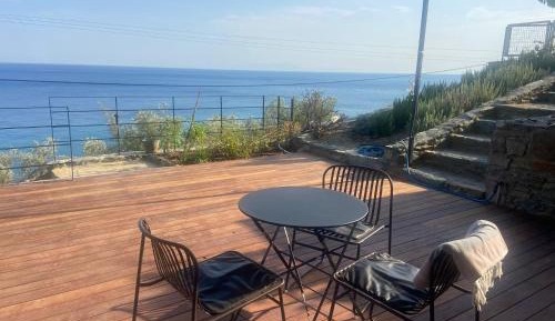 Deluxe One-Bedroom Apartment with Harbor View