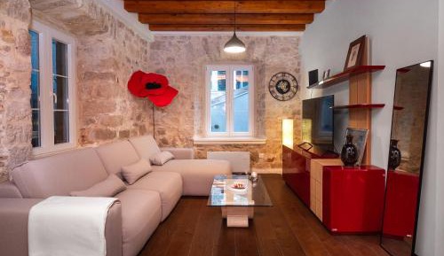 Superior One-Bedroom Apartment
