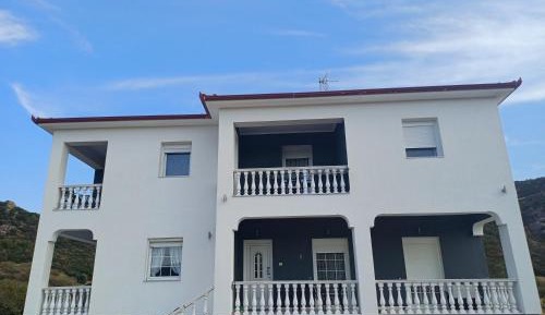 Deluxe Studio