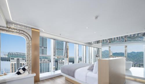Crystal Gallery 270° River Suite