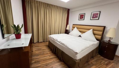 Queen Room with Shared Bathroom