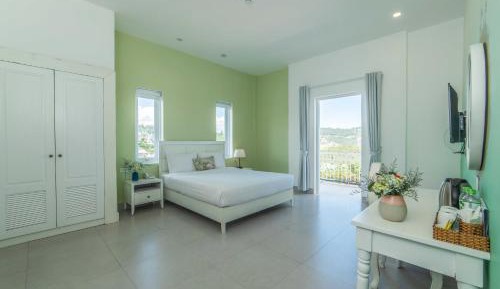 Queen Room with Balcony