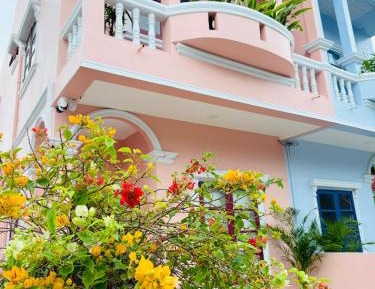 Villa with Garden View