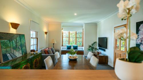 Deluxe King Suite 3