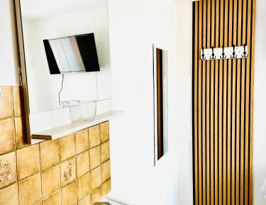 Single Room with Shared Bathroom