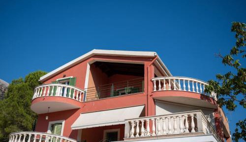 Three-Bedroom Apartment with Balcony