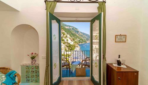 Deluxe Double Room with Balcony and Sea View