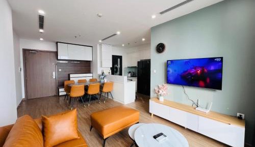 Three-Bedroom Apartment with Balcony