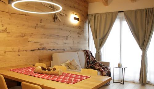 Three-Bedroom Apartment with Balcony
