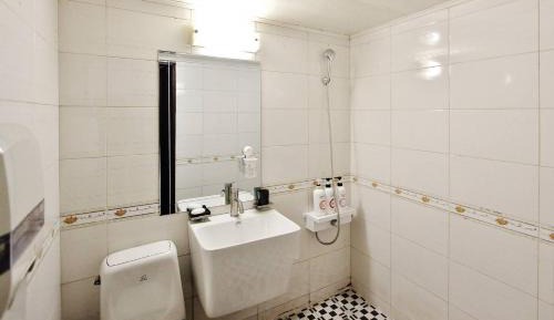Twin Room with Private Bathroom