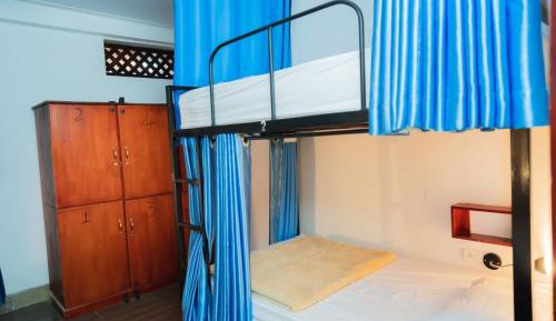 Single Bed in Mixed Dormitory Room