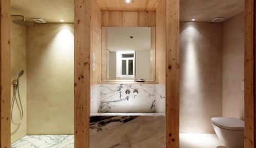 Deluxe One-Bedroom Apartment