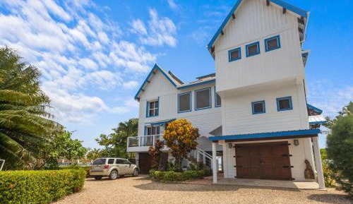 Five Bedroom Holiday Home