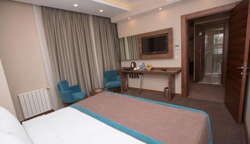 Deluxe Suite