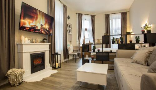 King Studio with Sofa Bed