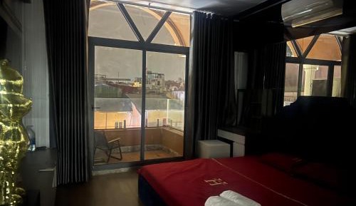 One-Bedroom Apartment with City View