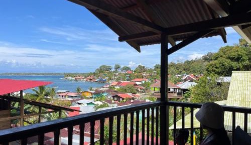 Three-Bedroom Holiday Home 