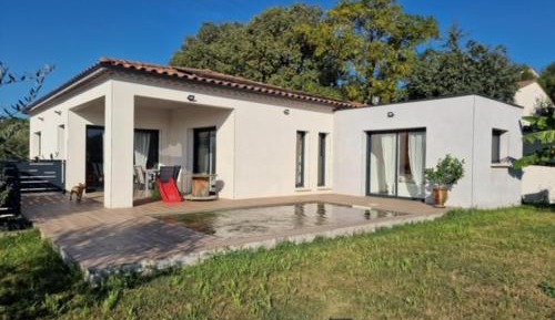 Three-Bedroom Holiday Home 