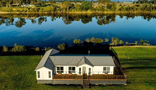 Deluxe Riverfront Five-Bedroom House