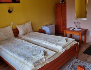 Deluxe Room (2 Adults + 1 Child)