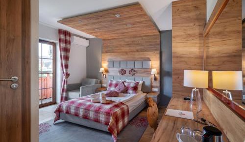 Deluxe Double Room (2 Adults + 1 Child)
