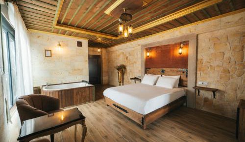 Deluxe Suite with Spa Bath