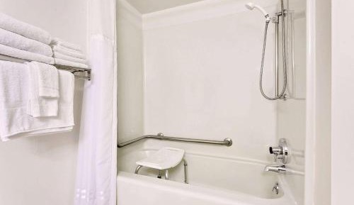 Queen Room - Disability Access - Non-Smoking