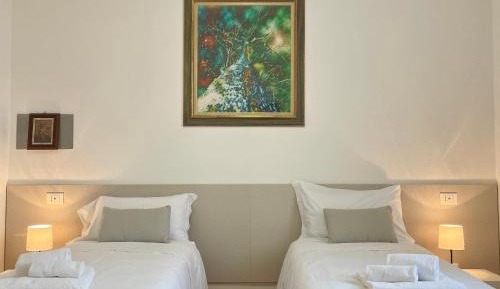 Four-Bedroom Deluxe Apartment
