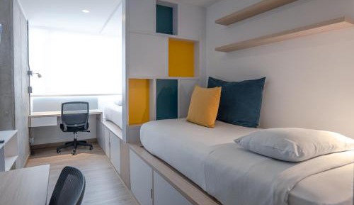 Twin Room with Private Bathroom