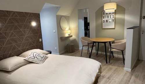 One-Bedroom Apartment with City View