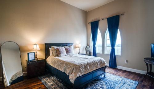 Standard Queen Room