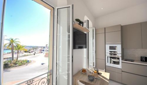 One-Bedroom Apartment with Sea View
