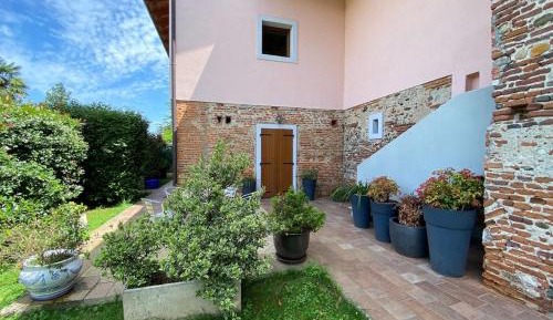 Apartment with Garden View