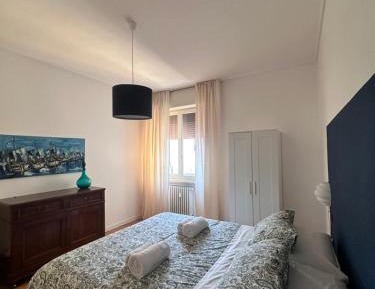 Large Double Room with shared bathroom