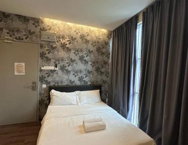 Standard Queen Room