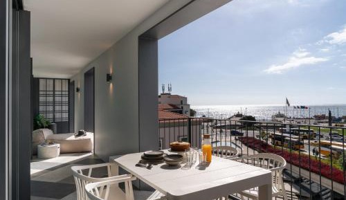 Two-Bedroom Deluxe Apartment with Balcony