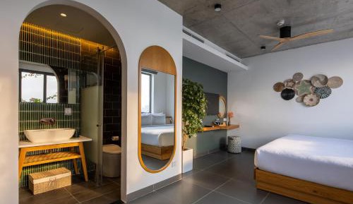 Deluxe Double or Twin Room with City View