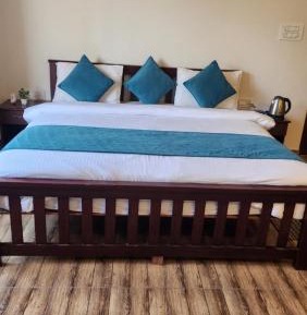 Family Room with Mountain View