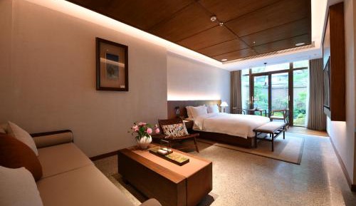 Queen Room with Spa Bath